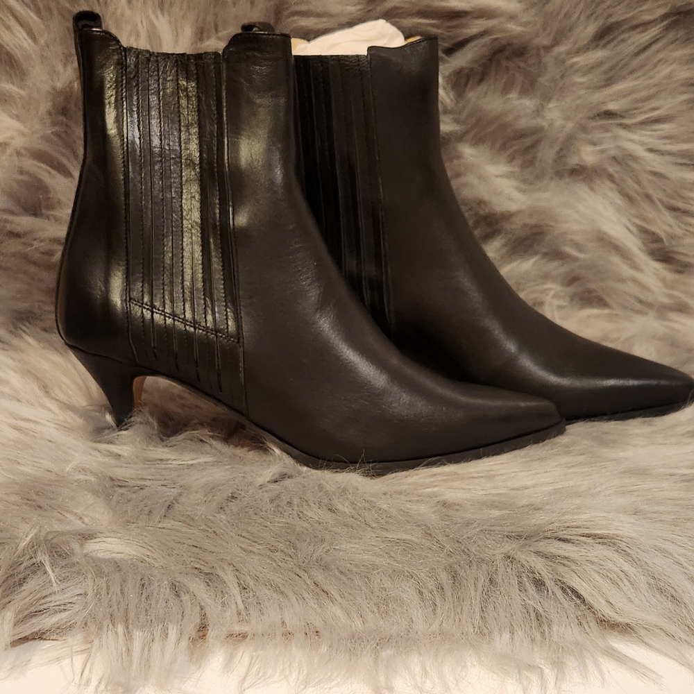 Black Heeled Boots with Pointed Toe and Kitten Heel